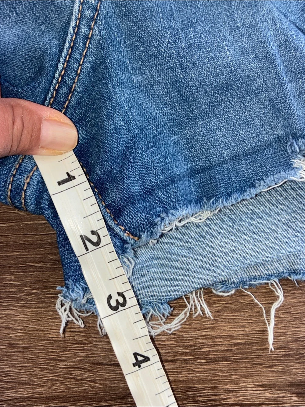 EUC Ladies Levi's Distressed Frayed Hem High Rise Stretch Denim Shorts Blue 29